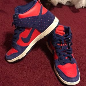 Women’s 8.5 Nike kicks